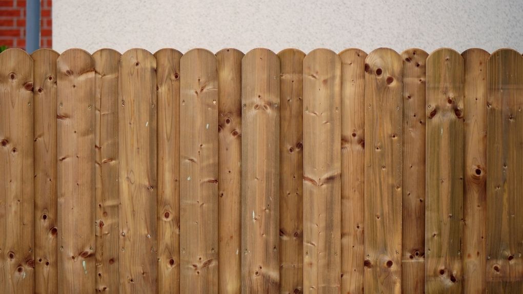 gard lemn
