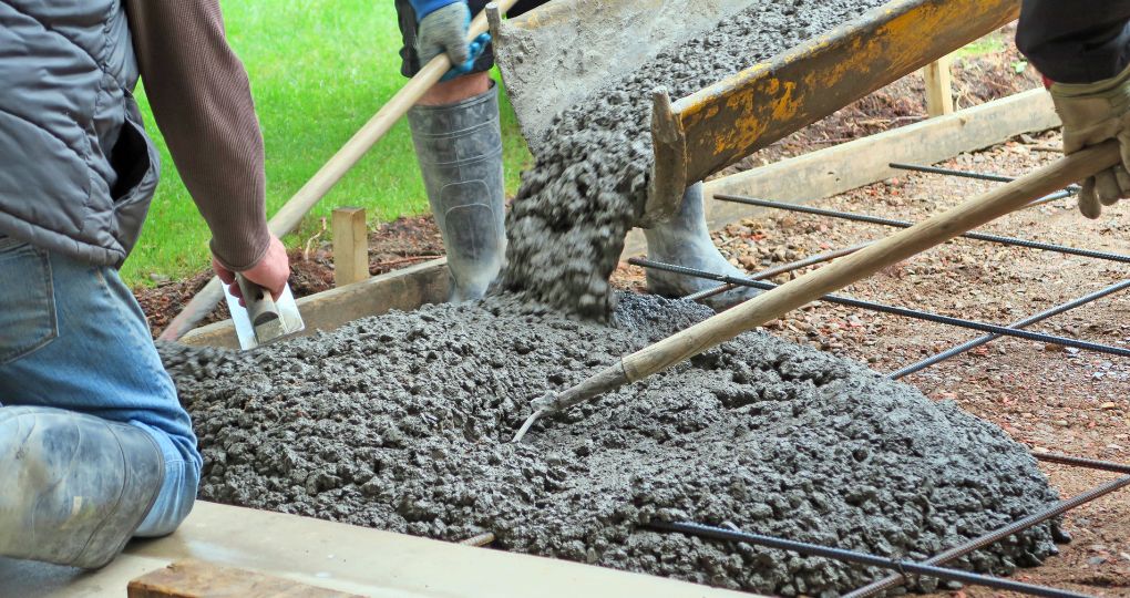 turnare beton in curte