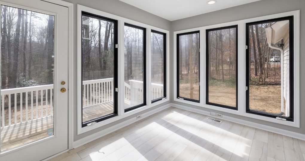 Uși din aluminiu pentru spații comerciale și industriale: soluții durabile pentru proiecte moderne